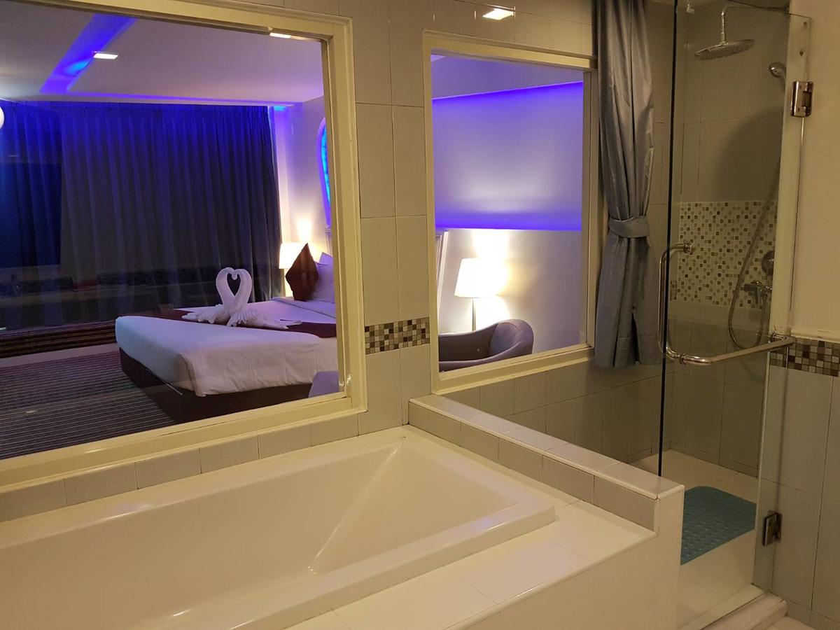 The Paradiso Jk Design Hotel Nakhon Sawan Extérieur photo