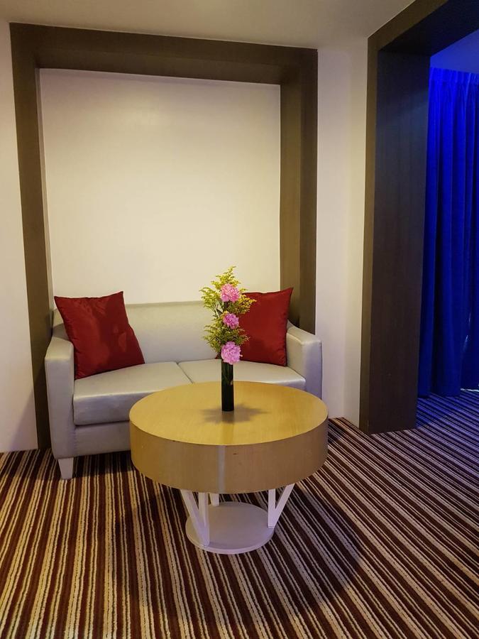 The Paradiso Jk Design Hotel Nakhon Sawan Extérieur photo