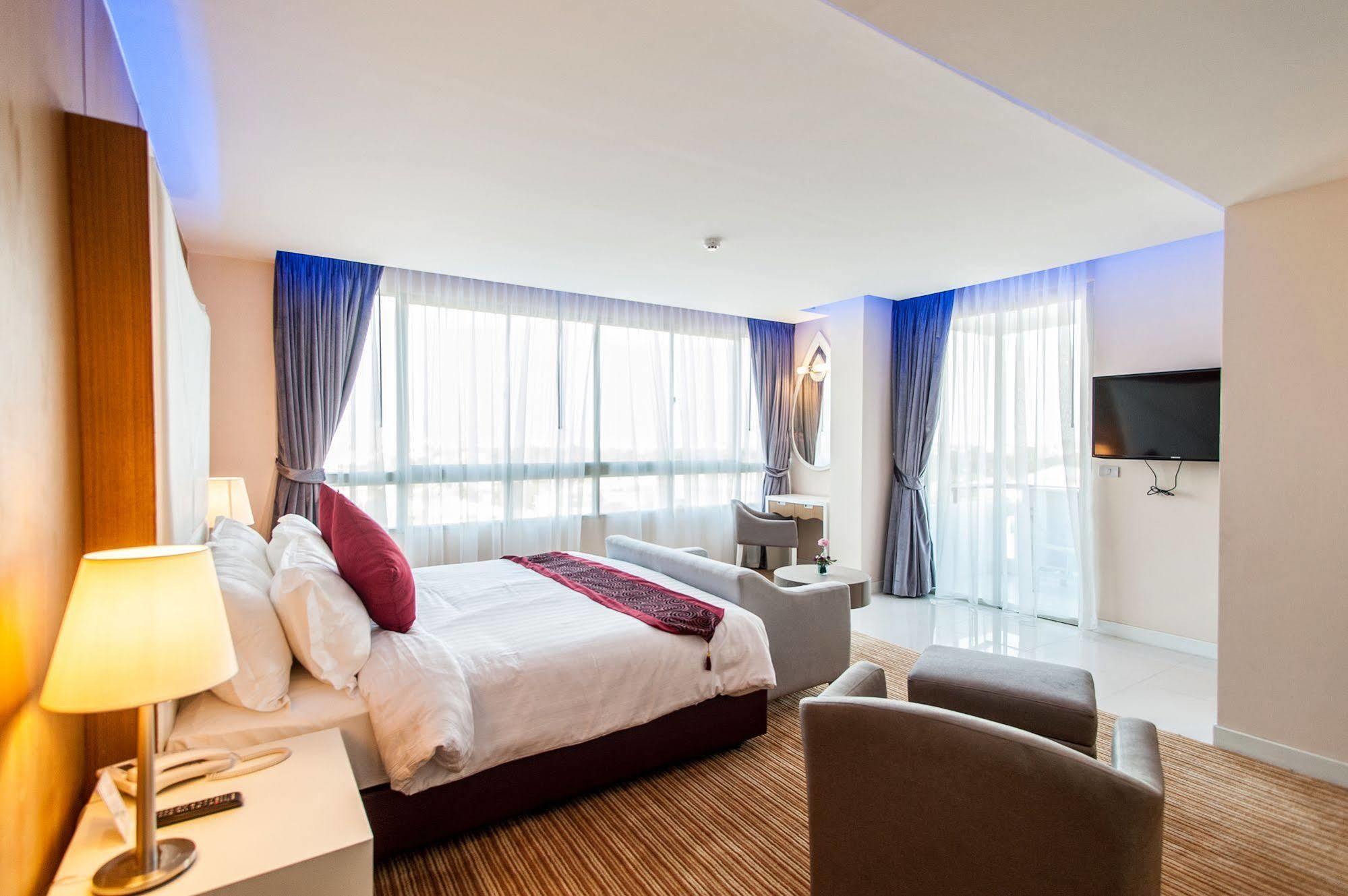 The Paradiso Jk Design Hotel Nakhon Sawan Extérieur photo