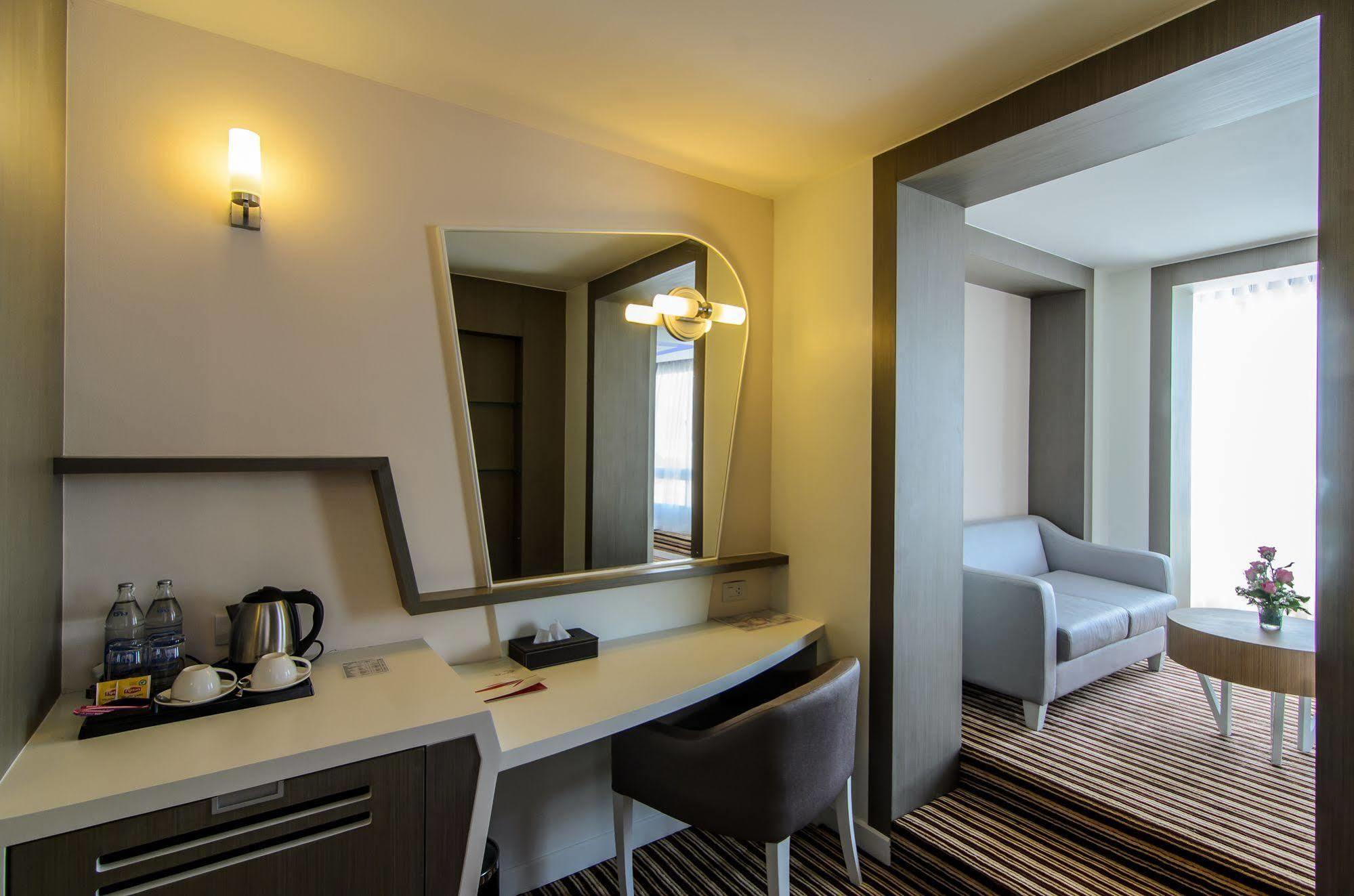 The Paradiso Jk Design Hotel Nakhon Sawan Extérieur photo