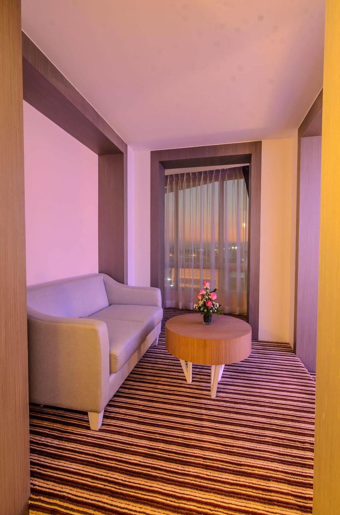 The Paradiso Jk Design Hotel Nakhon Sawan Extérieur photo