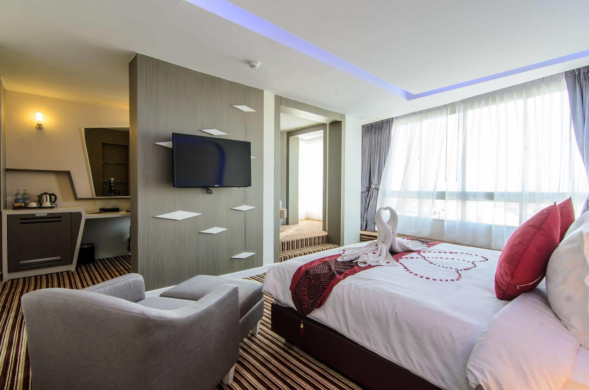 The Paradiso Jk Design Hotel Nakhon Sawan Extérieur photo