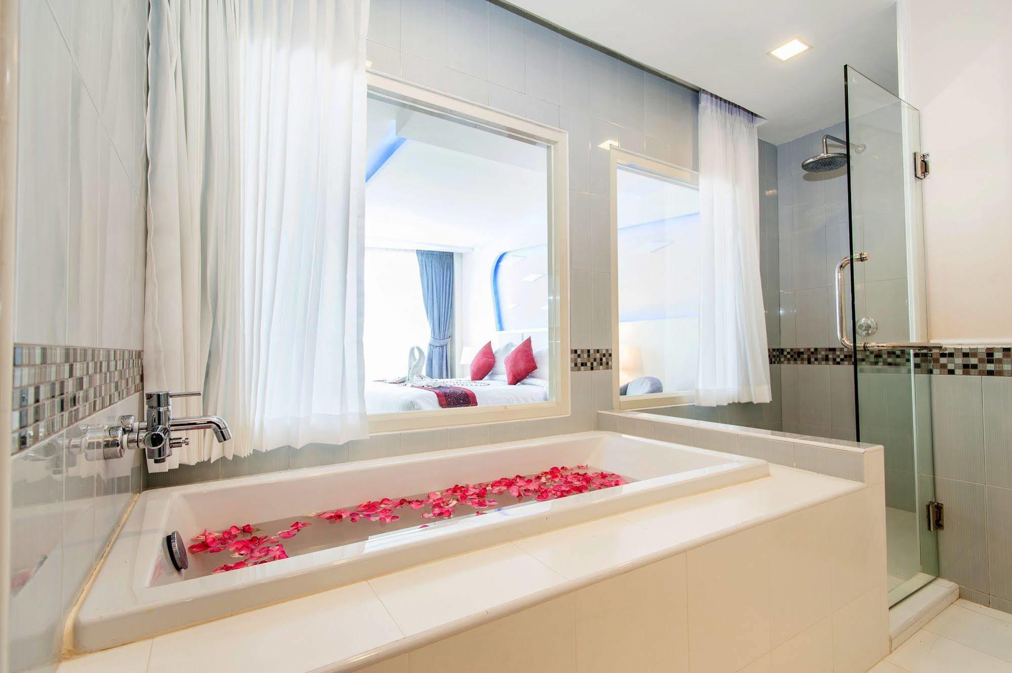 The Paradiso Jk Design Hotel Nakhon Sawan Extérieur photo