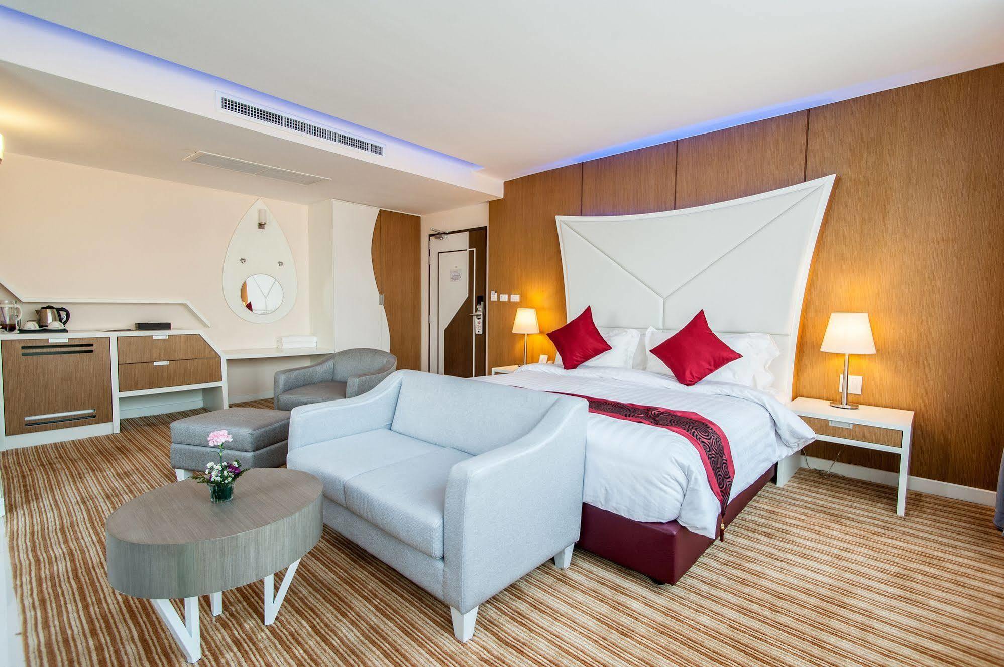 The Paradiso Jk Design Hotel Nakhon Sawan Extérieur photo