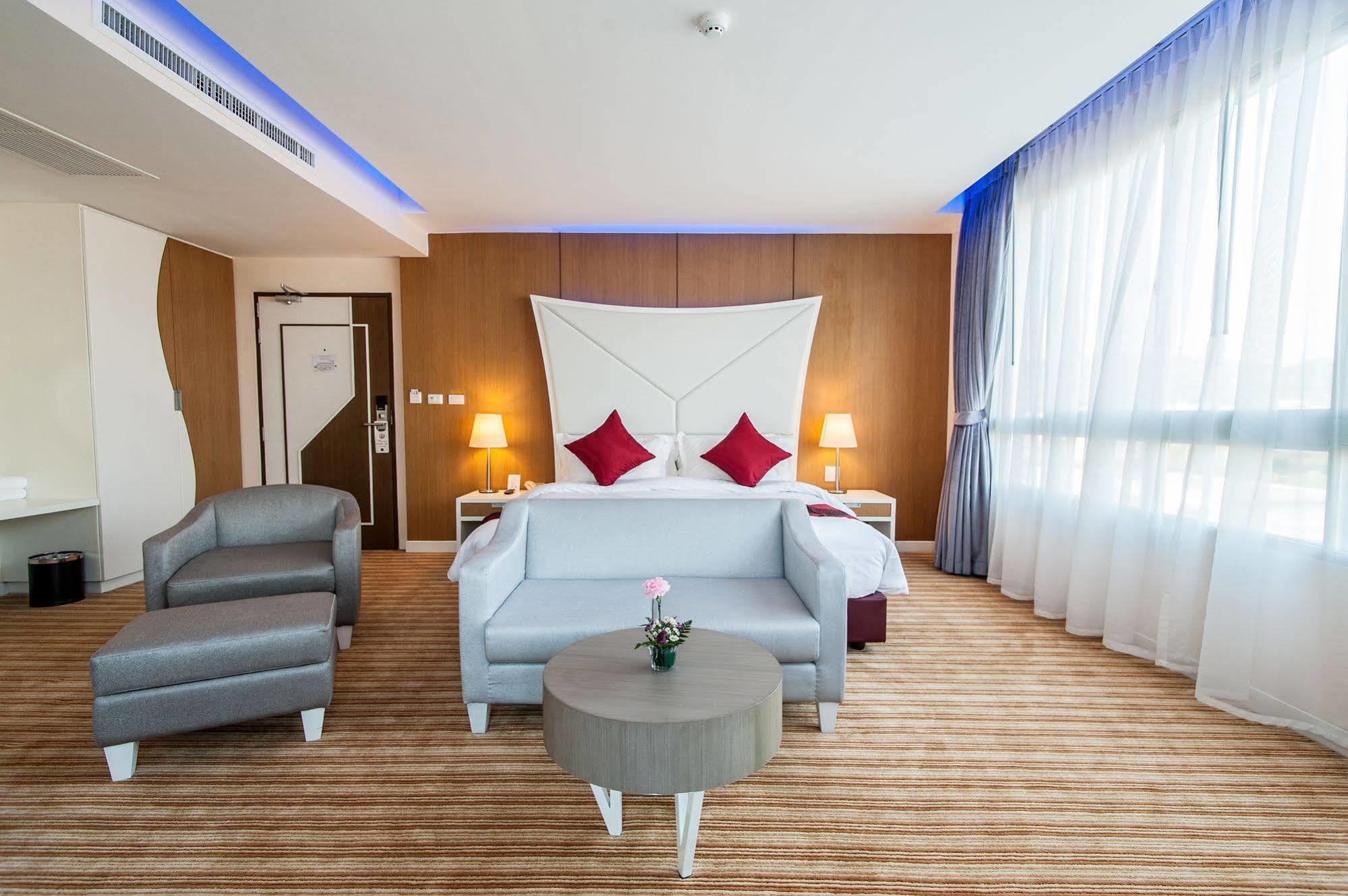The Paradiso Jk Design Hotel Nakhon Sawan Extérieur photo