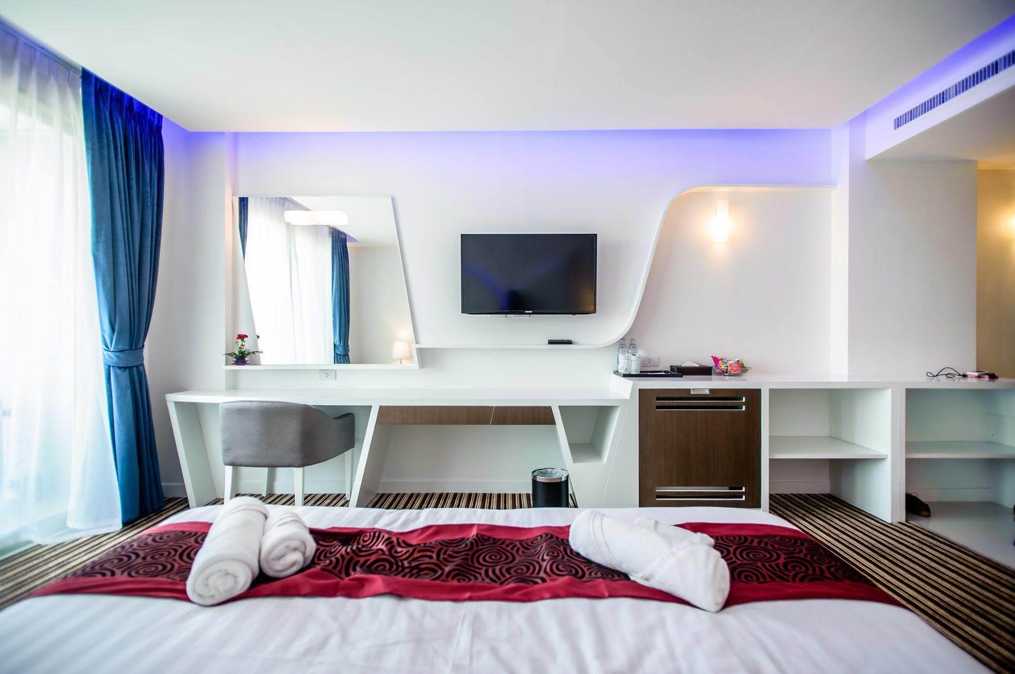 The Paradiso Jk Design Hotel Nakhon Sawan Extérieur photo